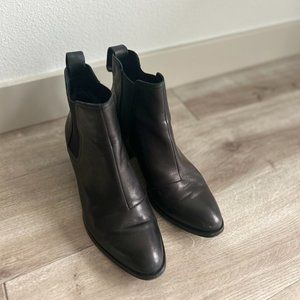 Rag & Bone Leather Ankle Boots- Super luxurious leather quality (Mildly used)